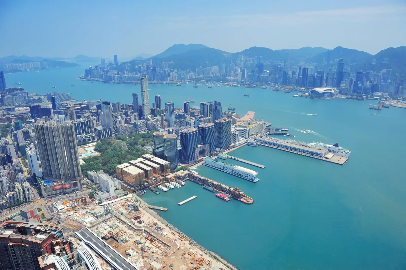 Hong Kong Harbour - HKBSCL headquarters location in the financial district